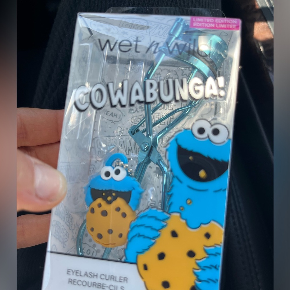 Cookie Monster Wet n wild limited edition Sesame Street eyelash curler!!!